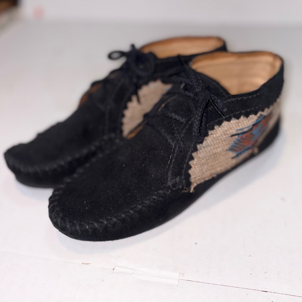Minnetonka Women's El Paso Ankle Boot Womens 5.5 black southwestern lace up